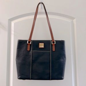 Dooney & Bourke navy leather shoulder purse
